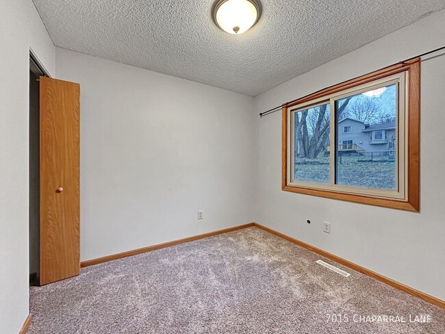 Building Photo - 4br 2ba 2cg ~ Security Deposit Free Altern...