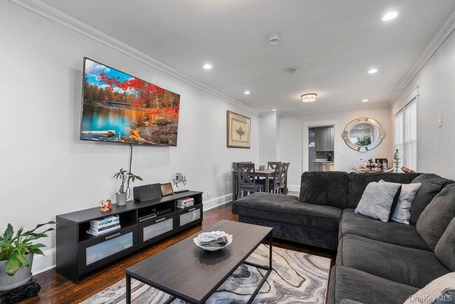 Building Photo - 9 George St