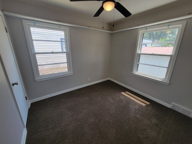 Building Photo - 5935 Bellaire St