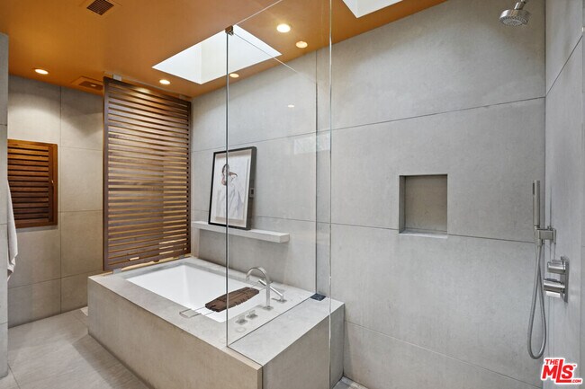 Building Photo - 7700 Willow Glen Rd