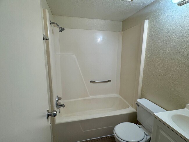 Building Photo - 901 US-77