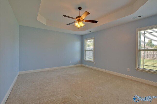 Building Photo - 5010 Montauk Trail SE