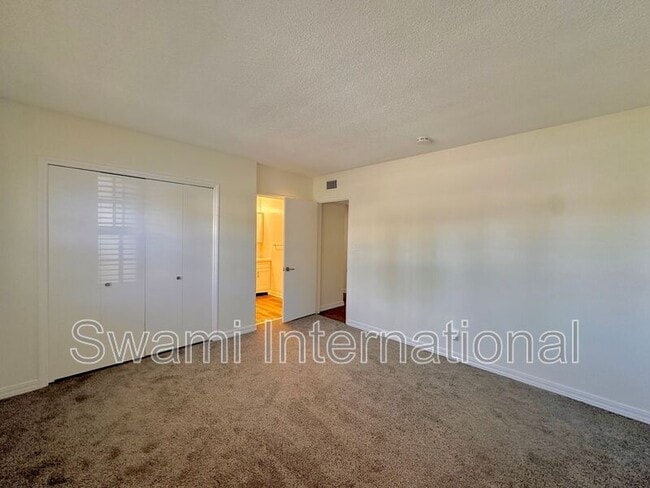 Building Photo - 1820 Avenida Estudiante