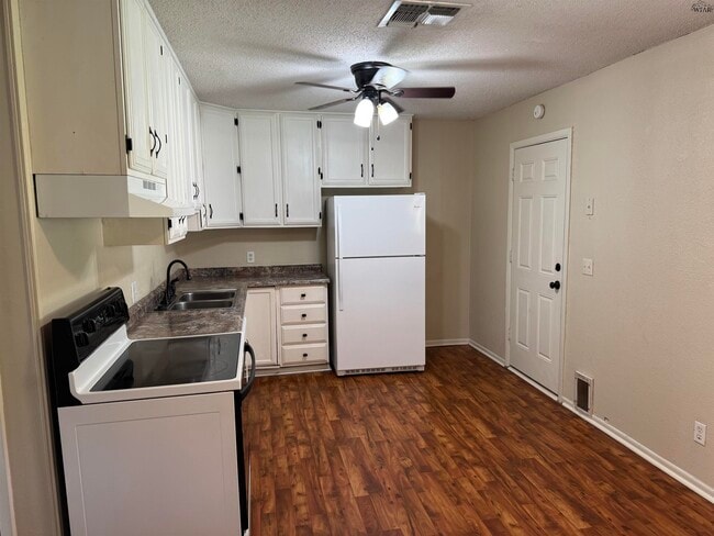 Building Photo - 5008 Rock Point St
