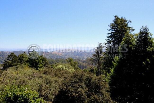 Building Photo - Charming 1BD/1BA in Mill Valley - Bay View...