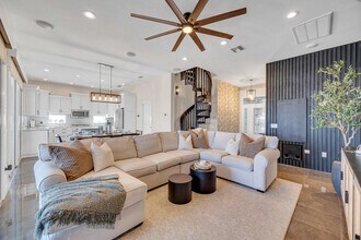 Building Photo - 1028 Lake Carrie Dr