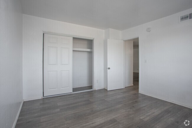 2BR, 1BA - 850SF - Bellevue Estates