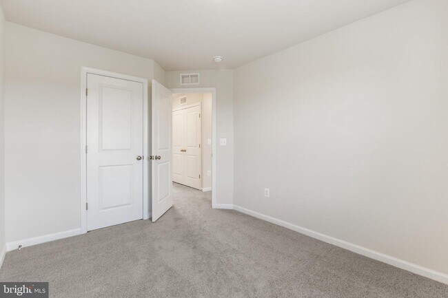 Building Photo - 105 Milburn Dr