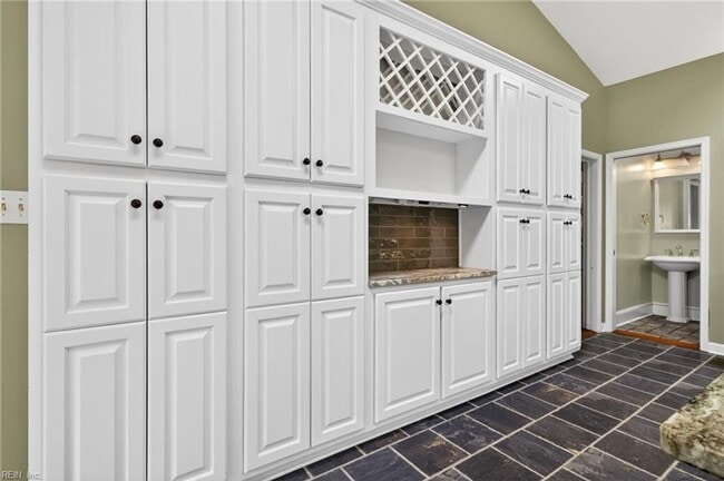 Building Photo - Charming 4-Bedroom Home in the Heart of Colonial Place