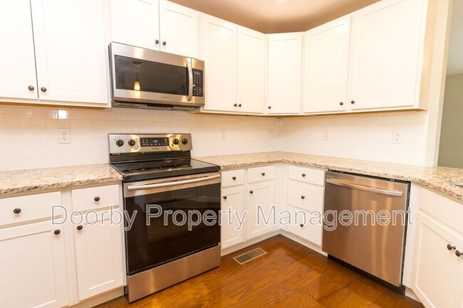 Building Photo - 4436 Oakwood Dr