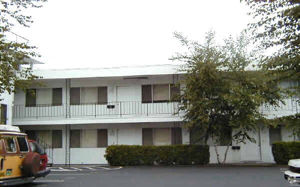 Building Photo - 2123-2151 NE Halsey St