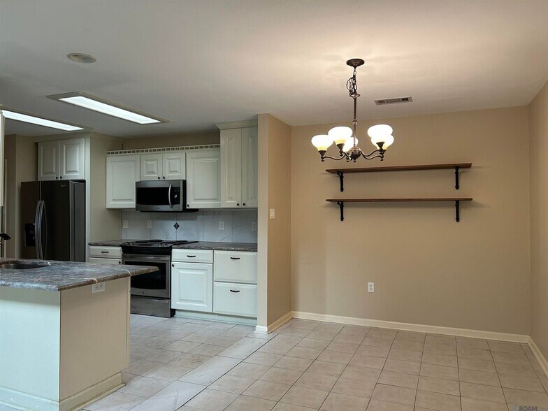 Building Photo - 5050 Stumberg Ln