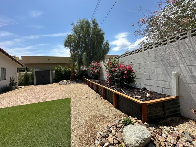 Building Photo - 54445 Avenida Alvarado
