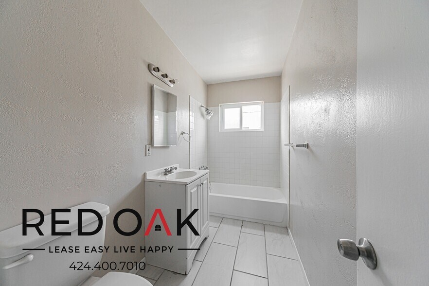 Building Photo - 2036 E Whiting Ave