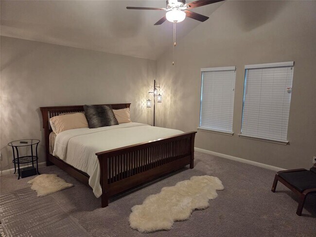 Building Photo - 208 Comet Pointe Dr