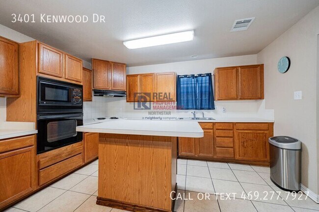 Building Photo - 3401 Kenwood Dr