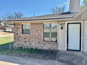 Building Photo - 1627 Kavel Dr