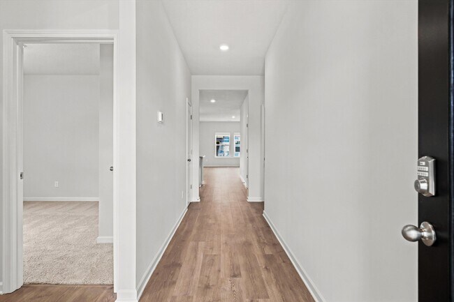 Building Photo - 320 Windemere Lp