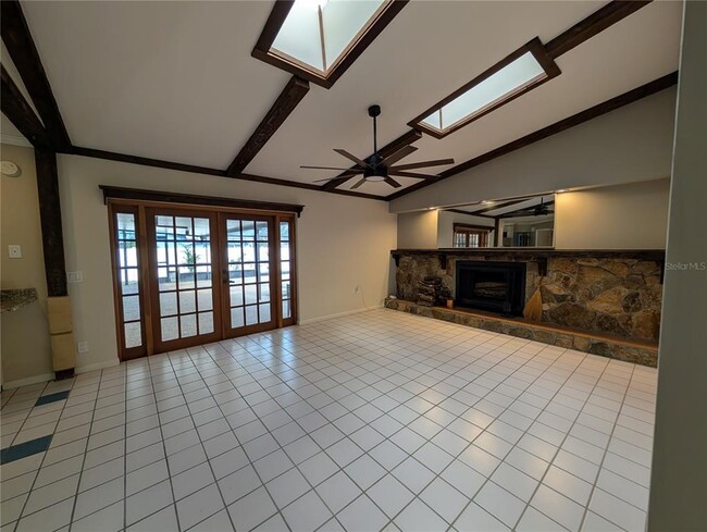 Building Photo - 1117 Lakemont Dr