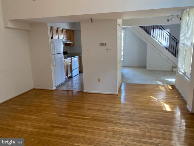 Building Photo - 205 N Market St