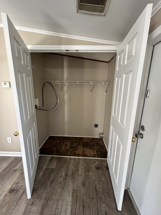 Building Photo - 526 Chris St