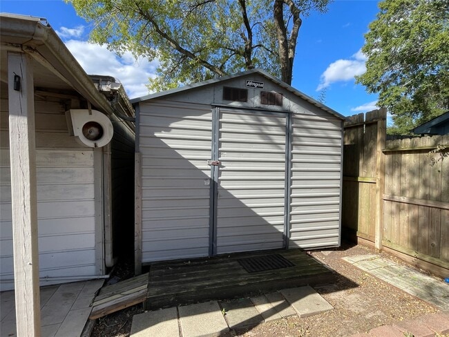 Building Photo - 12322 Huntington Field Dr