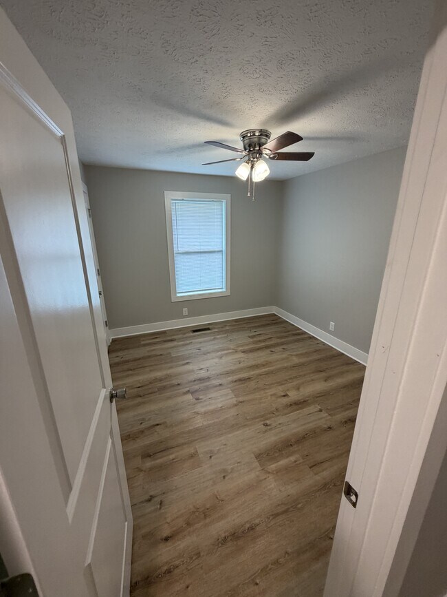 Building Photo - 7847 US-41