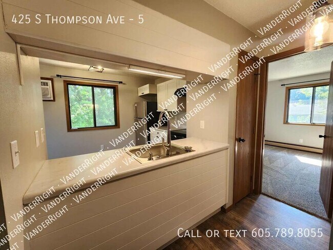 Building Photo - 425 S Thompson Ave