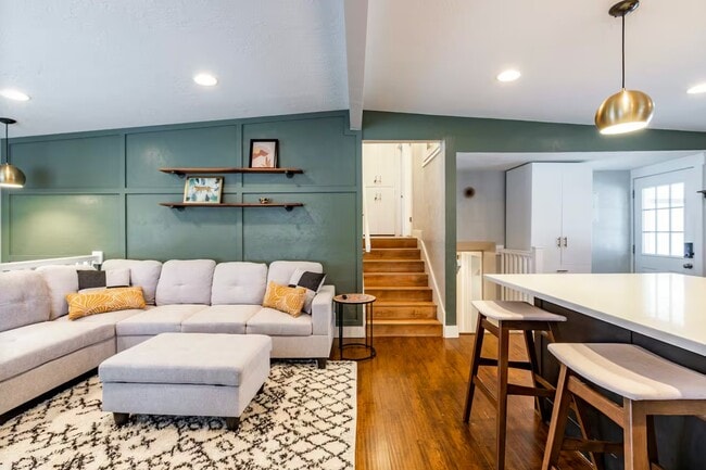 Building Photo - 4671 S Greenvalley Dr