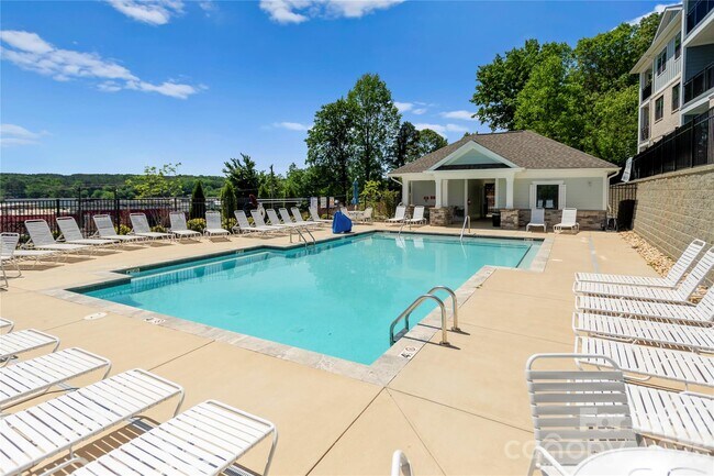 Building Photo - 7113 Brookview Ln