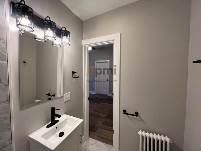 Building Photo - 509 E Commercial Ave