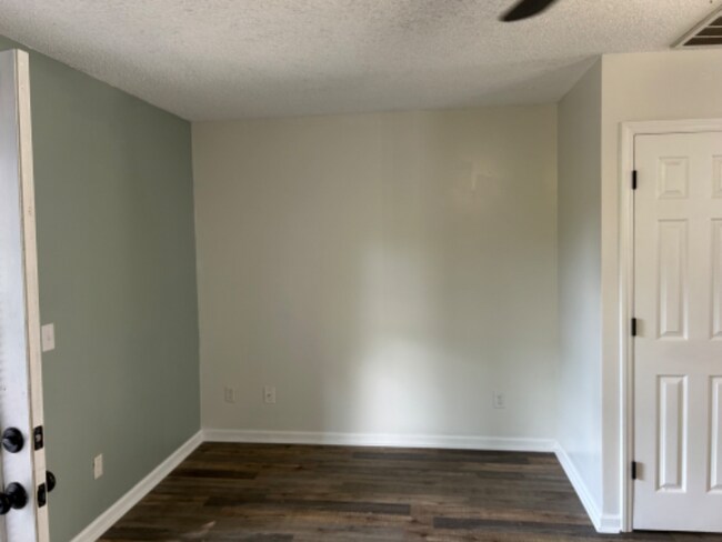 Building Photo - 5050 Lamppost Cir