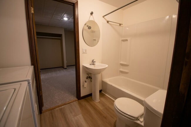 Building Photo - 1117 N Washington Ave