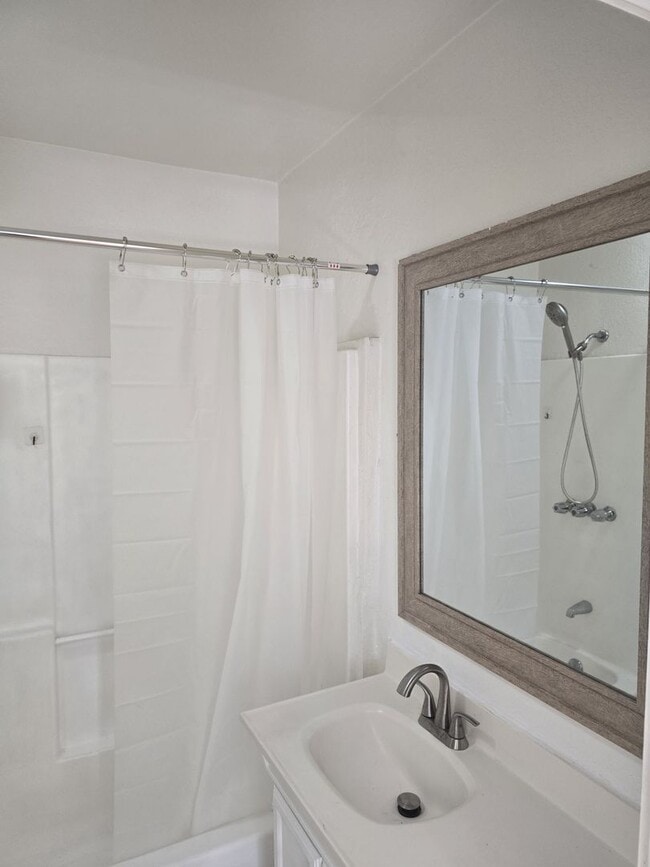 Building Photo - Rental in Long Beach