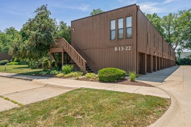 Building Photo - 33803 Electric Blvd