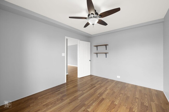 Building Photo - Lakefront's Best Living