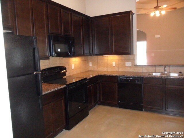 Building Photo - 210 Stone Gate Dr