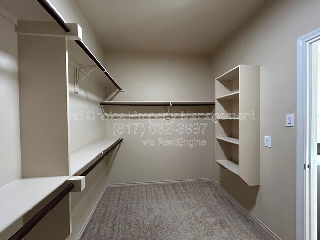 Building Photo - 15736 Barton Ridge Dr