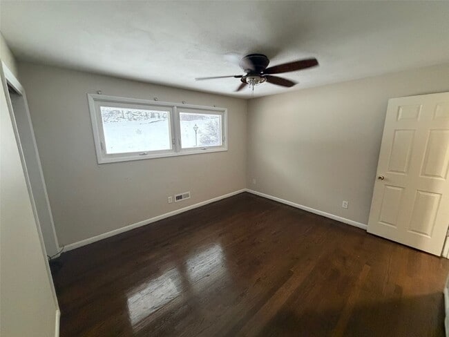 Building Photo - 17 Dover Dr