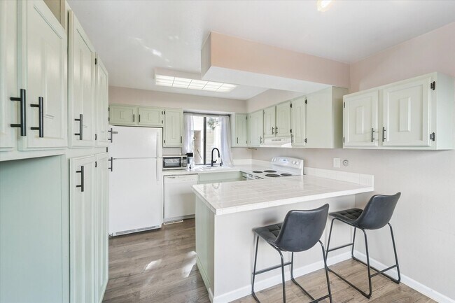 Building Photo - 1050 S Monaco St Pkwy