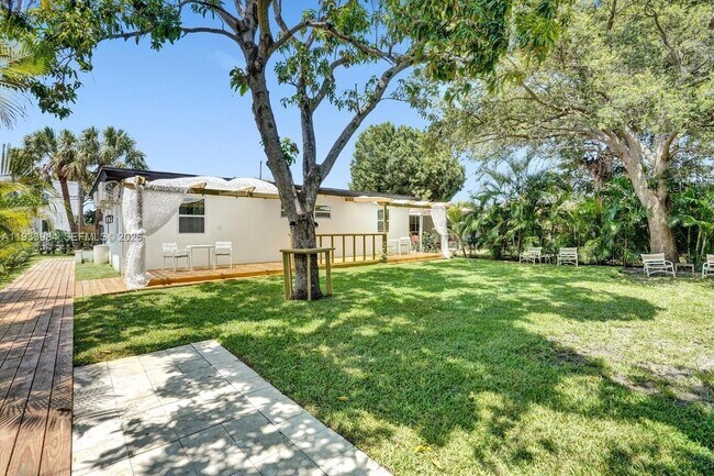 Building Photo - 208 SE 4th St