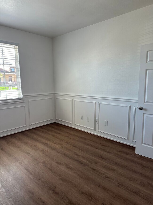 Building Photo - Spacious 4-Bedroom Home with Office, 3 Full Baths, and Modern Amenities