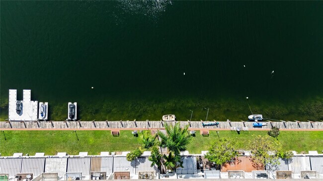 Building Photo - 1100 Crystal Lake Dr