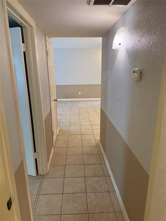 Building Photo - 7555 Katy Fwy