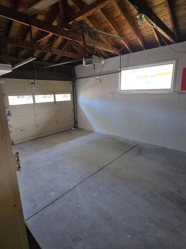 Building Photo - 2716 S Cleveland Park Dr