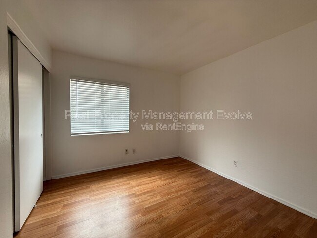 Building Photo - 11915 W Rosewood Dr