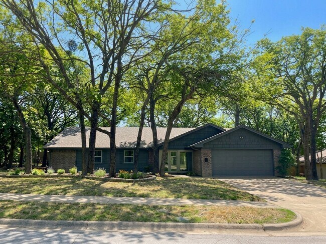 Building Photo - 671 Springhill Dr