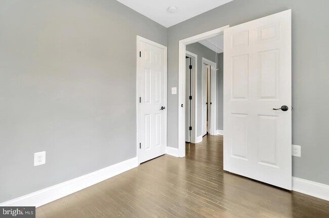 Building Photo - 6005 New Hampshire Ave NE