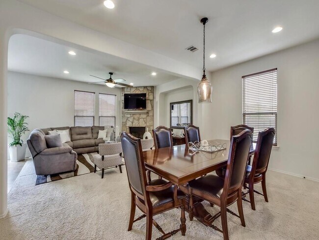 Building Photo - 1501 Lotus Flower Loop