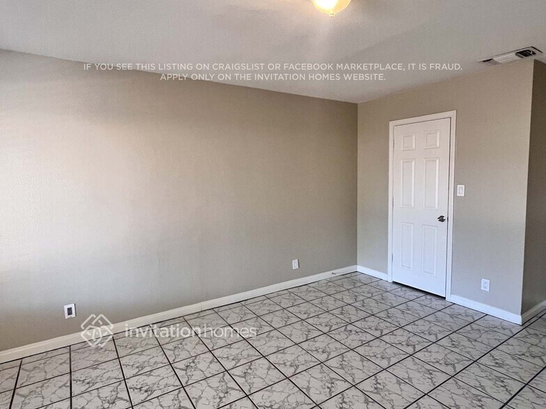 Building Photo - 346 Fuente Dr
